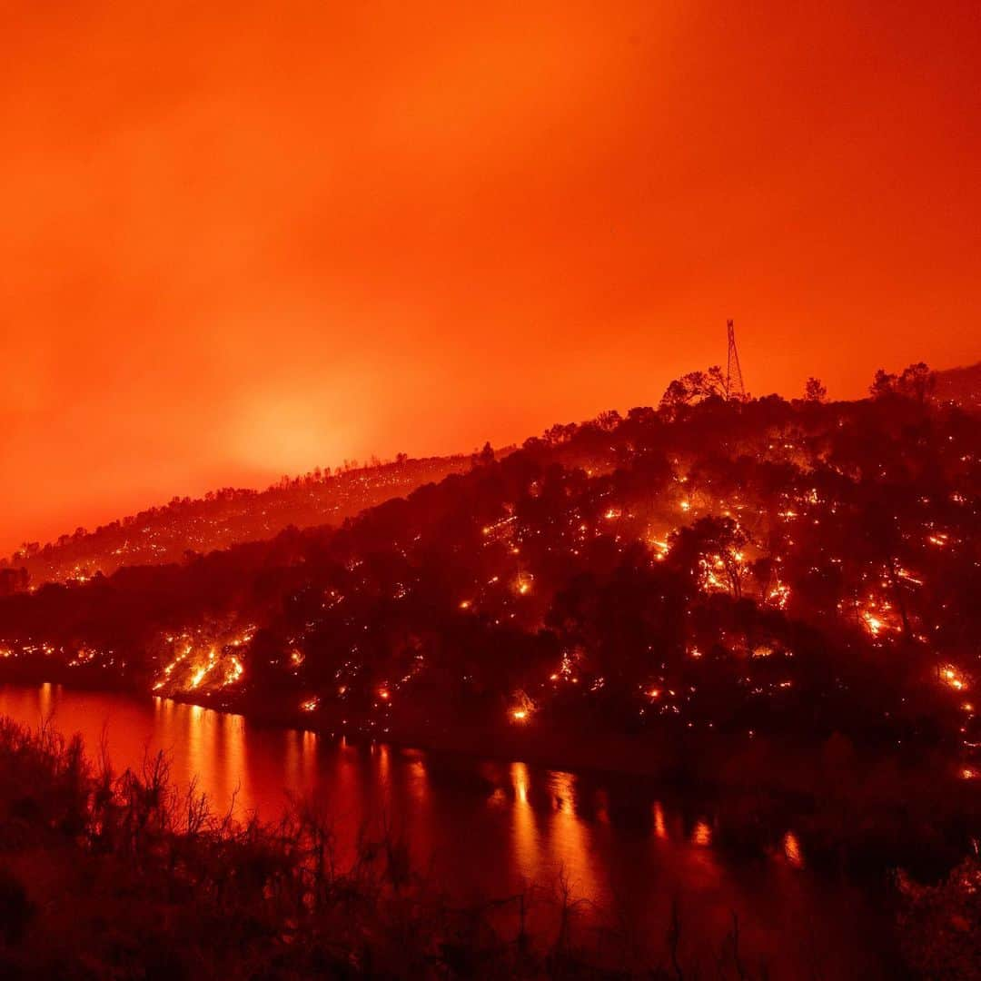 ティモシー・サイクスさんのインスタグラム写真 - (ティモシー・サイクスInstagram)「BREAKING NEWS: Repost from @karmagawa California Governor Gavin Newsom declared a state of emergency after high temperatures, dry conditions and lightning sparked several wildfires throughout Northern California, which is now battling 30 wildfires. Thousands of families were ordered to evacuate over wildfires, with firefighters going door-to-door in Vacaville. Please share this to help spread awareness about this and make sure people take proper precautions and join us in praying for the safety of all the locals and animals in the area. Also, let’s all thank the brave firefighters who risk their lives around the clock to put out these fires and protect those in their path! #wildfire #prayforcalifornia #firefighter #climateemergency #firefighters #staysafe #karmagawa」8月20日 2時59分 - timothysykes