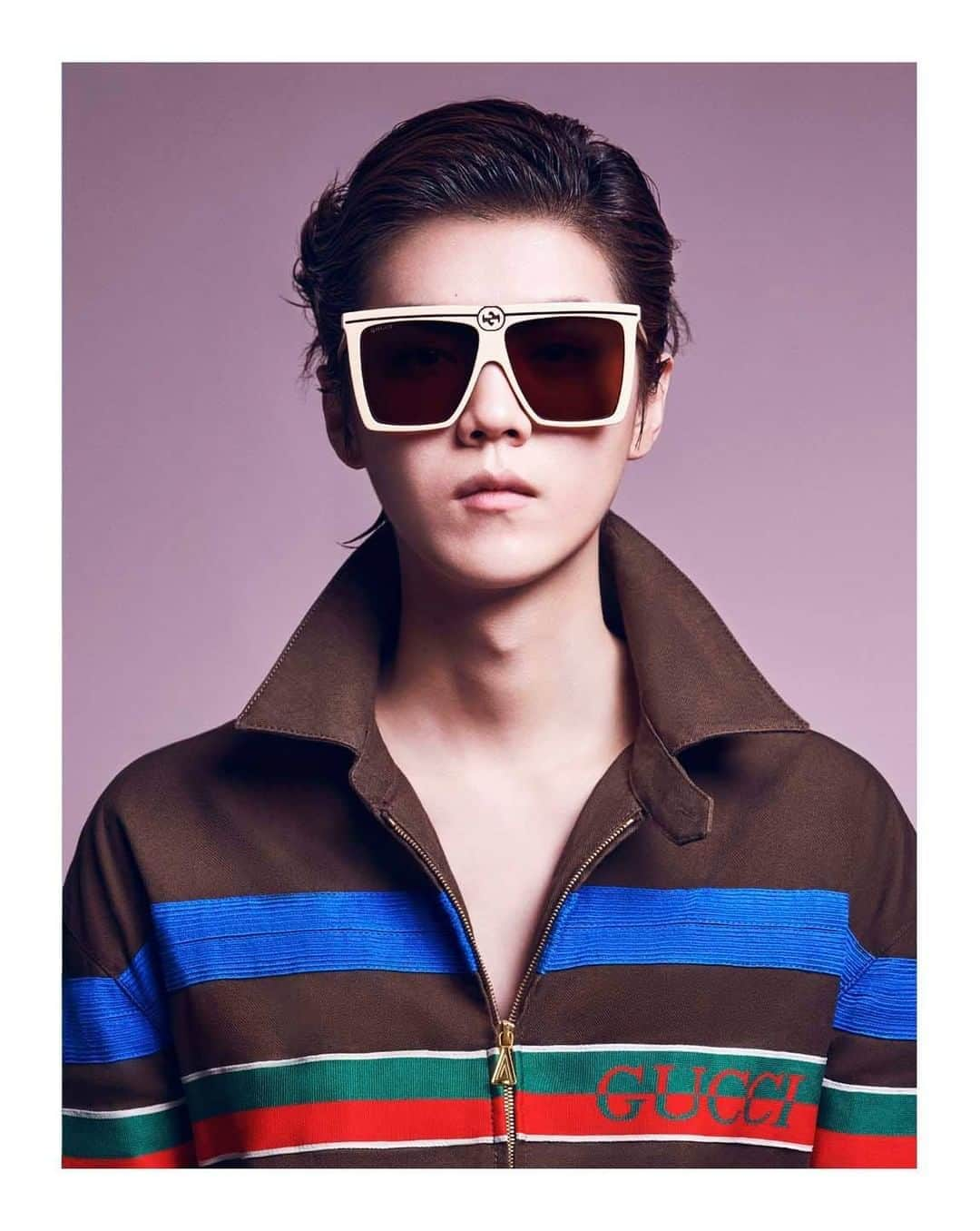 グッチさんのインスタグラム写真 - (グッチInstagram)「@7_luhan_m appears on the cover of #HarpersBazaarChina wearing a pair of square #GucciEyewear sunglasses and a #GucciPreFall20 cotton jacket. #LuHan is photographed by @yucongyucong and styled by #YuKun. @alessandro_michele #AlessandroMichele #GucciEditorials」8月20日 3時13分 - gucci