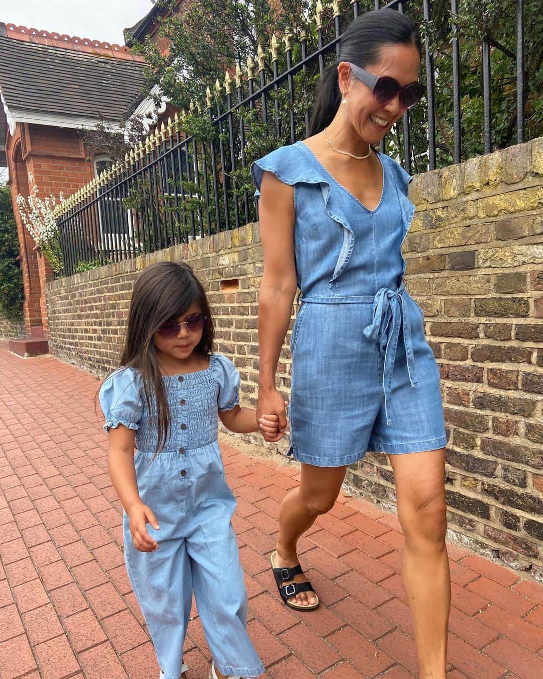 Nextさんのインスタグラム写真 - (NextInstagram)「Twinning is winning right? 💁 Matching with your little'uns is ALWAYS a good idea (whilst they still let you🙈) @thefashionablepan Tap to shop 🔎 Jumpsuit: 429569 Sandals: 779660 Playsuit: 254440 Sandals: 126022」8月20日 3時29分 - nextofficial