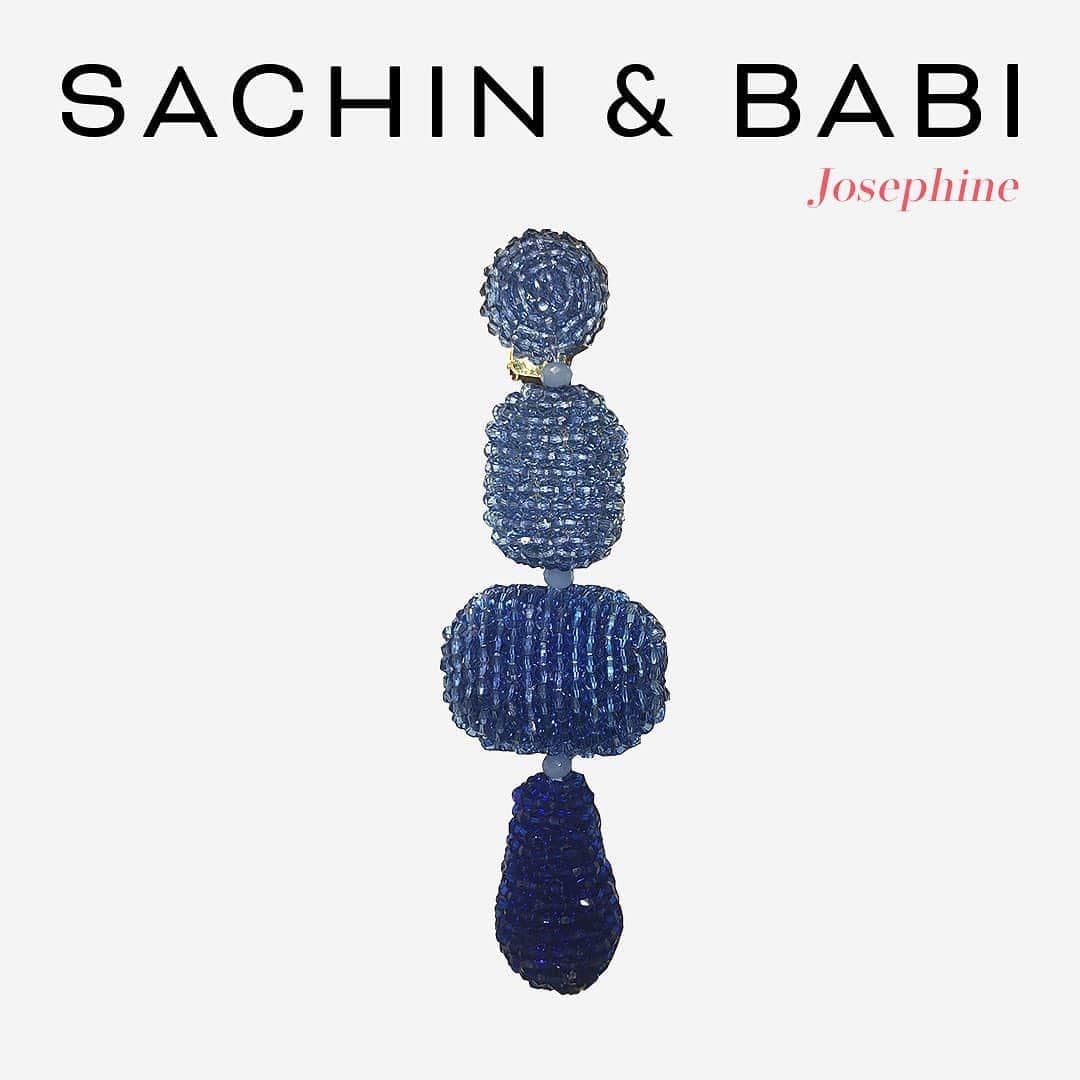 サッチン+バビさんのインスタグラム写真 - (サッチン+バビInstagram)「Our Josephine earring featured in a dreamy graduated blue palette. - #statementearring, #shine, #sachinamdbabi」8月20日 3時51分 - sachinandbabi