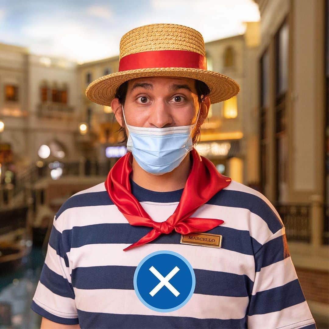 The Venetian Las Vegasさんのインスタグラム写真 - (The Venetian Las VegasInstagram)「Our gondolier Marcello is here to help show you the right (and the wrong!) way to wear your mask. #VenetianClean #vegassafely」8月20日 3時58分 - venetianvegas
