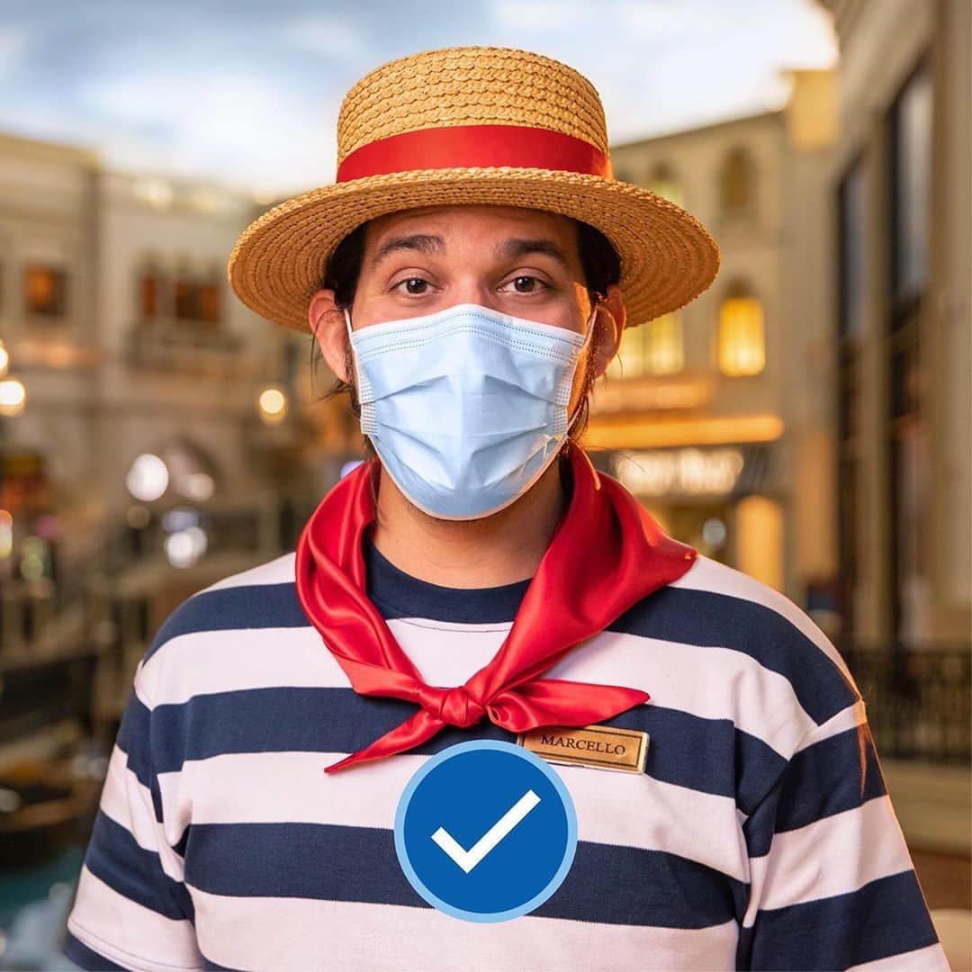 The Venetian Las Vegasさんのインスタグラム写真 - (The Venetian Las VegasInstagram)「Our gondolier Marcello is here to help show you the right (and the wrong!) way to wear your mask. #VenetianClean #vegassafely」8月20日 3時58分 - venetianvegas