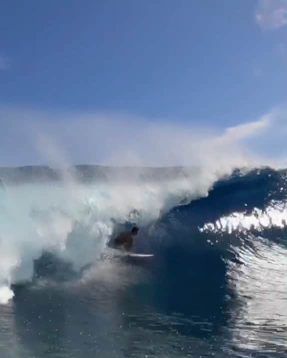 ミシェル・ボレーズのインスタグラム：「Love this angle Mauruuru @tahuraihenry et @kevinbourez  @redbullfrance」
