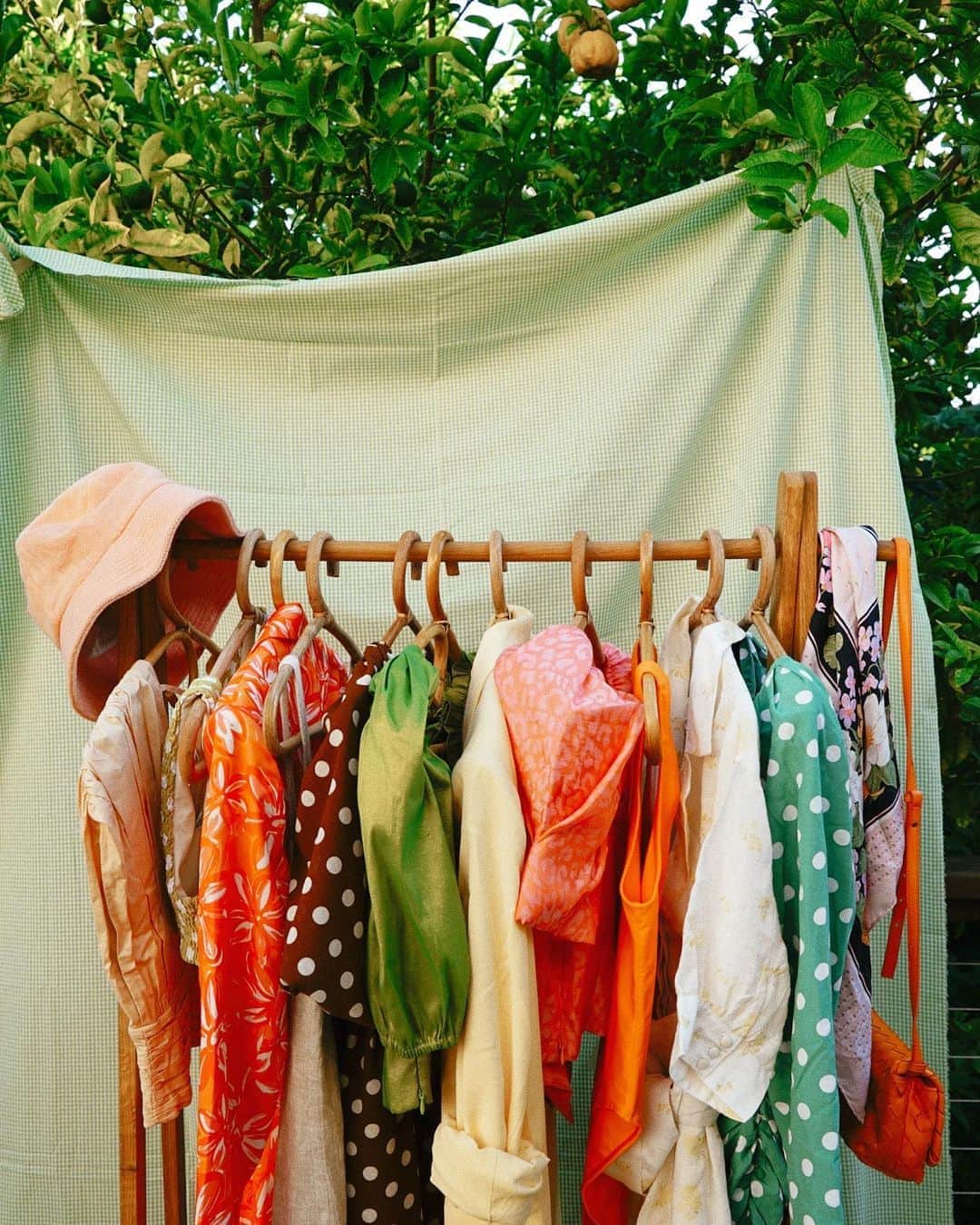 ジュリー・サリニャーナさんのインスタグラム写真 - (ジュリー・サリニャーナInstagram)「my summer palette, my summer closet 🍋 @revolve #revolvesummer」8月20日 4時10分 - sincerelyjules