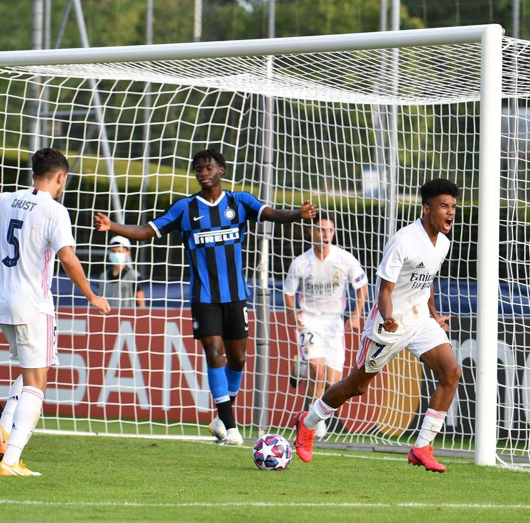 UEFA.comさんのインスタグラム写真 - (UEFA.comInstagram)「🔥 Real Madrid book themselves a semi-final showdown with Salzburg following today’s 3-0 triumph over Inter. #UYL」8月20日 4時11分 - uefacom