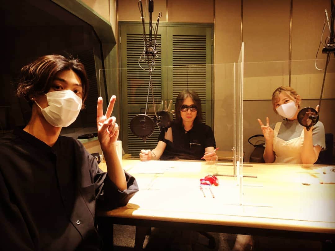 恩田快人のインスタグラム：「TBSラジオ 池田めぐみの Fine ! ! 恩田快人 ETERNAL MUSIC #177  今週は､フォロワー18万人のインスタグラマーでありながらアーティスト活動でも注目が集まる人気クリエイター､竹内唯人(たけうち ゆいと)さんをお迎えして､  2019年10月 LINE RECORDS よりリリースのデビューシングルが LINE MUSIC ランキング２位を獲得！  3rd Single ｢ニビイロ｣は､Spotify のバイラルチャート５位獲得！  6th Single｢See The Light｣はTBS｢王様のブランチ｣6月度エンディングテーマに！  2020/7/28にTBS系｢スーパーサッカー｣7月度エンディングテーマ､｢MOMENT｣発売！  お姉さん｢たけうちほのか｣さんもインスタグラマー！二人で YouTube チャンネルも開設！  曲は､ ｢MOMENT｣ / 竹内唯人  のお話しです！  パートナーは､恩田プロデュースで､ 2020/10/7 デビューシングル『Good bye silent』予約受付中！ の｢水湊いづき｣さんです！  よろしくお願いします！」