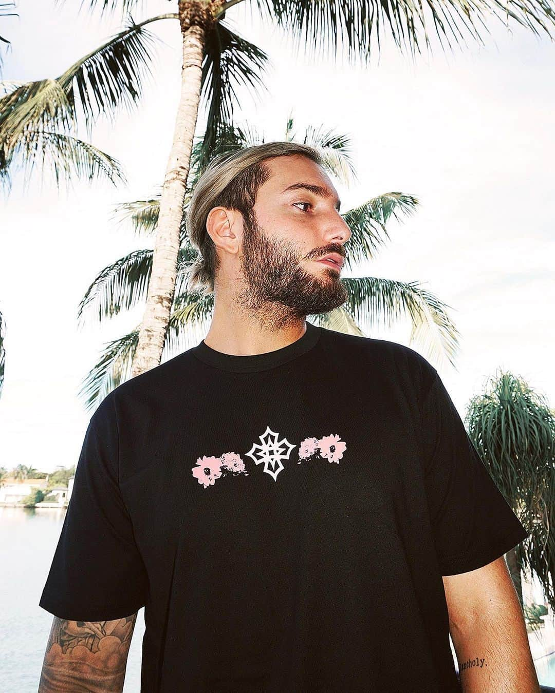 アレッソさんのインスタグラム写真 - (アレッソInstagram)「SUPER EXCITED ABOUT THIS!  ALESSO MERCH: Meliora Collection Drop 1 releases tomorrow @ 10AM PST! Limited quantities.」8月20日 4時41分 - alesso