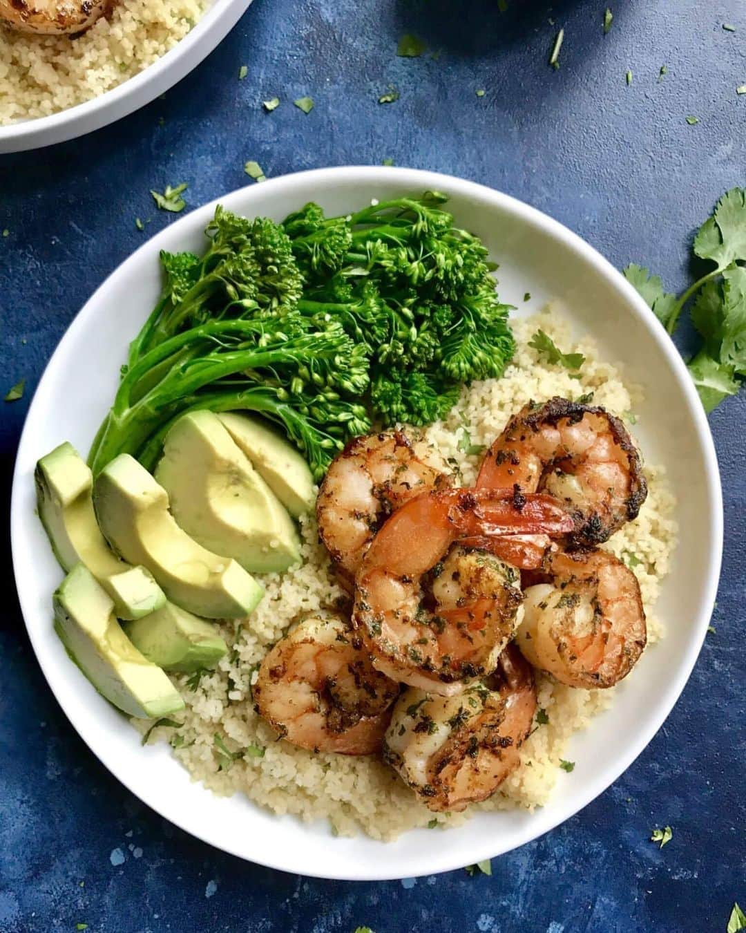 Easy Recipesさんのインスタグラム写真 - (Easy RecipesInstagram)「Shrimp is one of my favorite types of seafood. It's tough to get tired of eating this Cilantro Lime Shrimp because there are so easy to prepare and so delicious! This is such it's a super easy protein for your family. The lime adds a lovely zesty punch, while the cilantro gives a fresh twist - such a mouthwatering weeknight meal!  Full recipe link in my bio.  https://www.cookinwithmima.com/cilantro-lime-shrimp/」8月20日 4時37分 - cookinwithmima