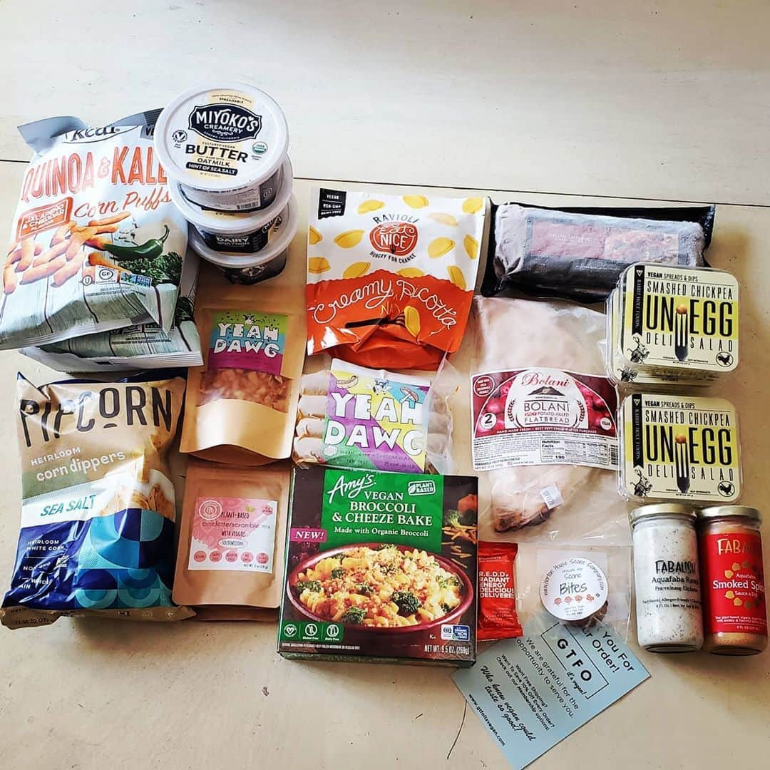 ガソリングラマーさんのインスタグラム写真 - (ガソリングラマーInstagram)「@gtfoitsvegan order this week🥳🎊🎉🥳🎊🎉 🧀🥬🌽🧈🥓🥥🥦🌶🥔🌭🌿 @eatrealsnacks quinoa kale cheddar #cornpuffs @pipsnacks #corndippers @miyokoscreamery #oatmilk #butter  @yeahdawgvegan chx mushroom #brats #coconotbacon @eat_nice ricotta #ravioli  @amyskitchen #BROCCOLIcheddar #cheezebake @nummynibbles scramble omelet mix @hungryplanetfoods #sausage #italiansausage  @bolani.co #slicypotato #flatbread  @reddbar  @rabbitholefoods unegg #chickpea #dip #delisalad  @fabalishfoods ranch dressing smoked spices #aquqfaba #dip @hortonhousesconecomp scones #vegan #veganfood #whatveganseat #plantbased #vegetarian #VEGANGOOD #vegansofig #veganfoodie #foodie #plantbased #plantbasedfood #plantbasedfoodie #food #gtfoitsvegan」8月20日 5時24分 - gasolineglamour