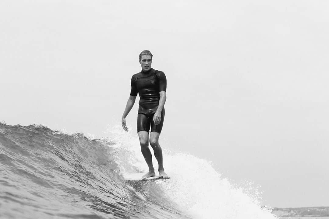 surflineさんのインスタグラム写真 - (surflineInstagram)「Here’s one way to maintain a solid work/life balance — on the nose. @blakemichaels.  📷: @kalanicphotos」8月20日 5時28分 - surfline