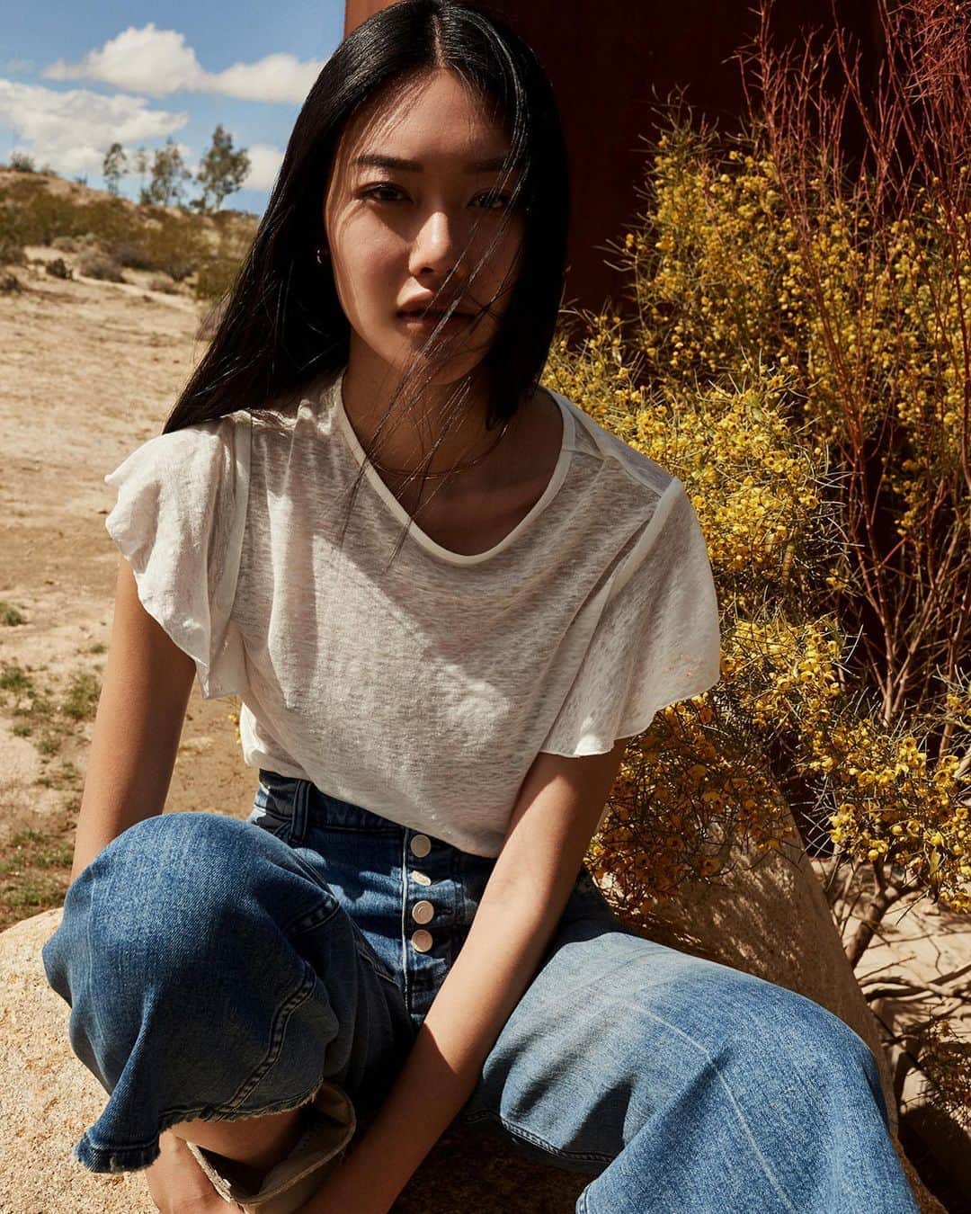 カレントエリオットのインスタグラム：「currently coveting: a classic tee with a little something up its sleeve」