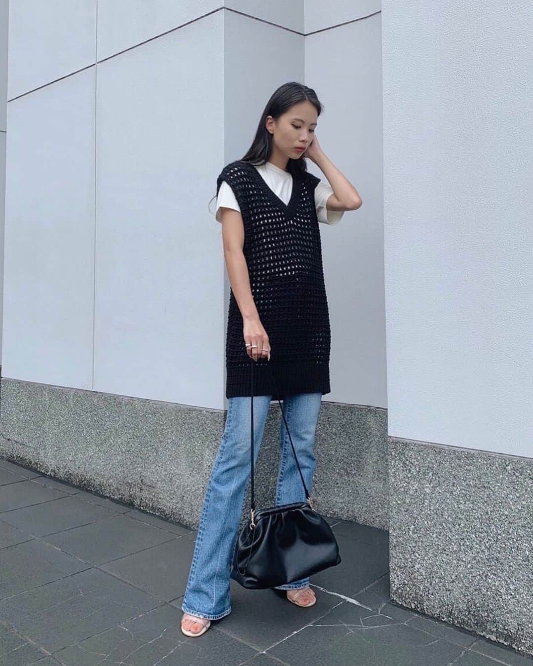 MOUSSY SNAPさんのインスタグラム写真 - (MOUSSY SNAPInstagram)「#MOUSSYSNAP @yunafujiki 167cm KYOTO PORTA STAFF/京都ポルタ店スタッフ ㅤㅤㅤㅤㅤㅤㅤㅤㅤㅤㅤㅤㅤ SLEEVELESS MESH KNIT TOP(010DAS70-6090) CLASSIC COMPACT TEE(010DAQ80-5040) MVS FLARE LONG(010DSA12-170L) #MOUSSYJEANS #MVSJEANS FAUX LEATHER GATHER MINI BAG(010DSB51-2120) #MOUSSYcapsuleCollection #MOUSSY_CC  VINYL STRAP SANDALS(010DSW52-1390) ㅤㅤㅤㅤㅤㅤㅤㅤㅤㅤㅤㅤㅤ #MOUSSY」8月20日 11時01分 - moussysnap