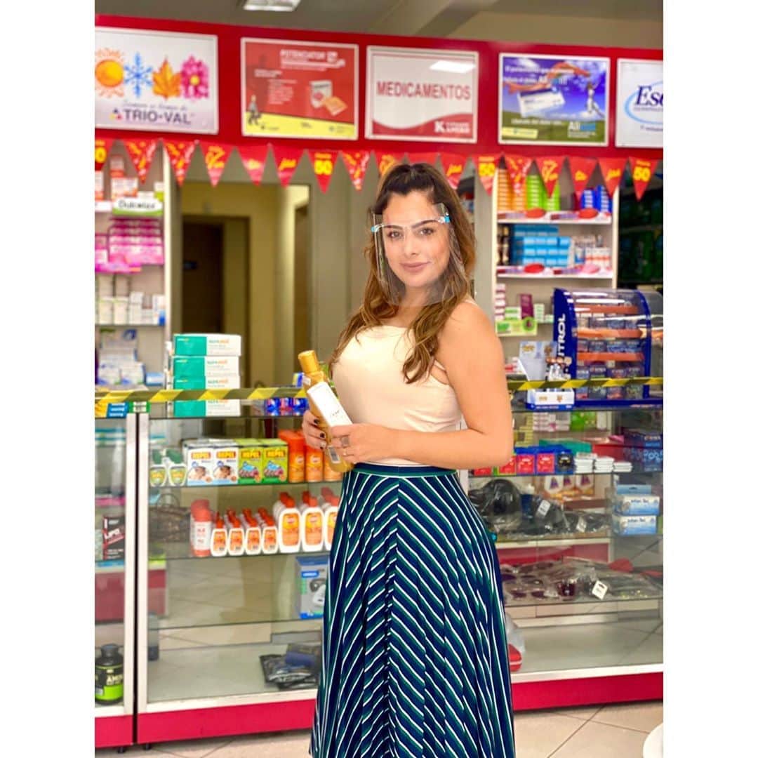 ラリッサ・リケルメさんのインスタグラム写真 - (ラリッサ・リケルメInstagram)「De compras por @farmacia_kaneko 💐」8月20日 6時00分 - larissariquelme