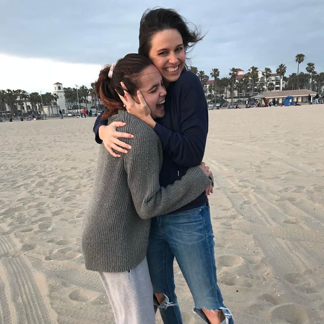 ベイリー・マディソンのインスタグラム：「Personally this last week and a day have been one of the hardest. My sister @kaitlinvilasuso told me a few weeks ago that her and her amazing husband @jordivilasuso were expecting their third baby. When I tell you I already fell in love with that beautiful baby, I mean it. Complications started to hit, and as I left LA to leave for work in Vancouver I remember hugging my sister so tight and giving her belly a little kiss, a moment that especially during this time I’m so grateful for. A few days into being away from home, Katie called me to tell me that she lost the baby. This is her story to tell, and she has opened up about it today on her instagram. I ask that you please take a moment to go read, to go share some love, to pass along to anyone that you may know that has had to or is going through this... I thought miscarriages were like the movies- but let me tell you something they aren’t, and watching it unfold through the screen of my phone while on ft with my sister seeing her go through this has left me speechless with an even more precious outlook on life.  My sister has always left me in awe of her strength, kindness, faith, love and need to make sure she’s always living with pure honesty and grace. I am hopeful that her words and candidness into allowing others into this journey with her will hopefully touch someone’s heart who has felt this loss or know someone who has before.   She says it all so beautifully in her post and so I’ll just leave you to her words on her page. But I will end this by saying, Katie, you’re a mama of three, and that sweet baby is looking down every day on you... and maybe one day we will get to meet that angel when it’s ready ❤️   I love you and Jordi so much.  Ps. Thank you to everyone who has been there for Katie, her family and all of us you know who you are and I’m infinitely grateful.」
