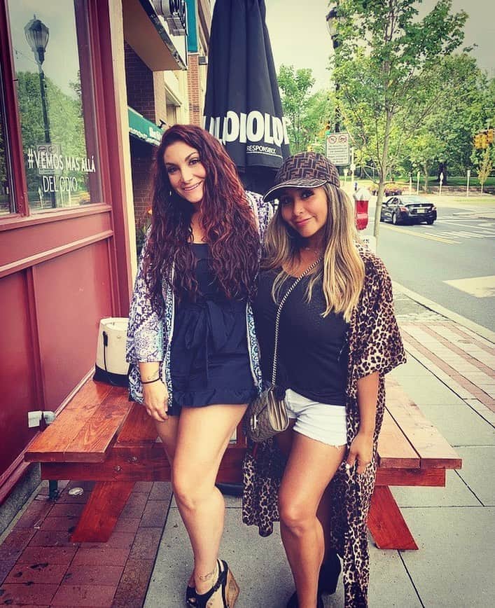 ディーナ・ニコール・コルテーゼのインスタグラム：「We had ourselves a meatball day (well a mommy meatball day) we’re so excited to launch our @meatballmerch store ! Be the first to follow our store Instagram ! ❤️❤️ #teammeatball #meatballs」