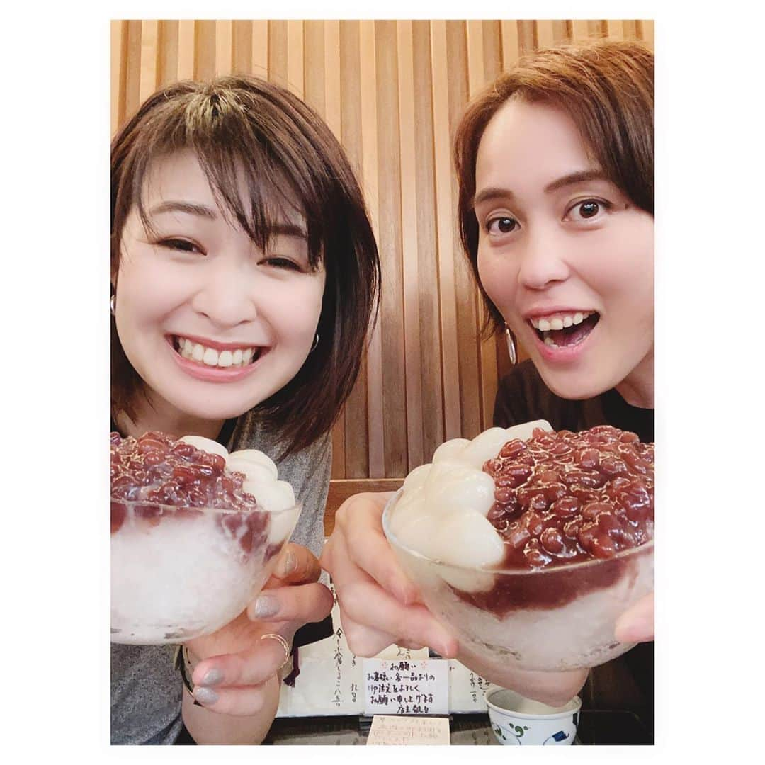 大山未希のインスタグラム：「🦁  期間限定の同い年のバースデーガールと  前にストーリー載せたこれ！食べに行ったよ🤩  しらたま追加は食べきれるか2人で悩んだけど 余裕だったね😂 さおりなんてミルクまで追加😂😂  よく考えたら会えたの約一年ぶりなことに驚き😳  着いたってLINEきてから30分待たされたけど（笑） 久しぶりに会えて おいしいしらたまとあんこ食べれて 嬉しかったよー😘  #初音 #水天宮 #白玉  #あんこ #かき氷 #昔からあんこの話題で盛り上がる仲 #差し入れがあんこ系だとバスの中でテンション上がる ↓」