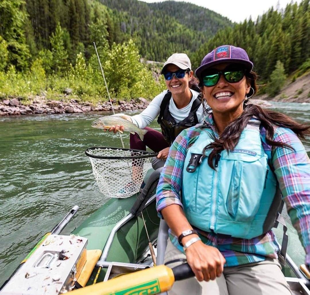 のインスタグラム：「Flathead float for @camillegdorf and @outsidehilary. 📷: @mattmccormick05 #SeeWhatsOutThere #BornOnTheWater」