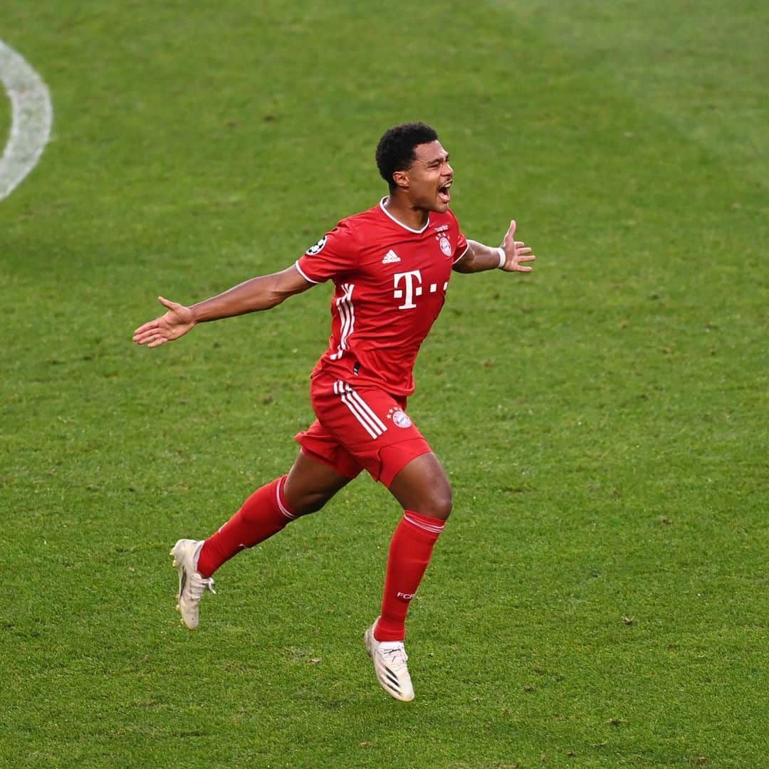 セルジュ・ニャブリのインスタグラム：「Left foot turned up today boyyyy #UCLFinal」