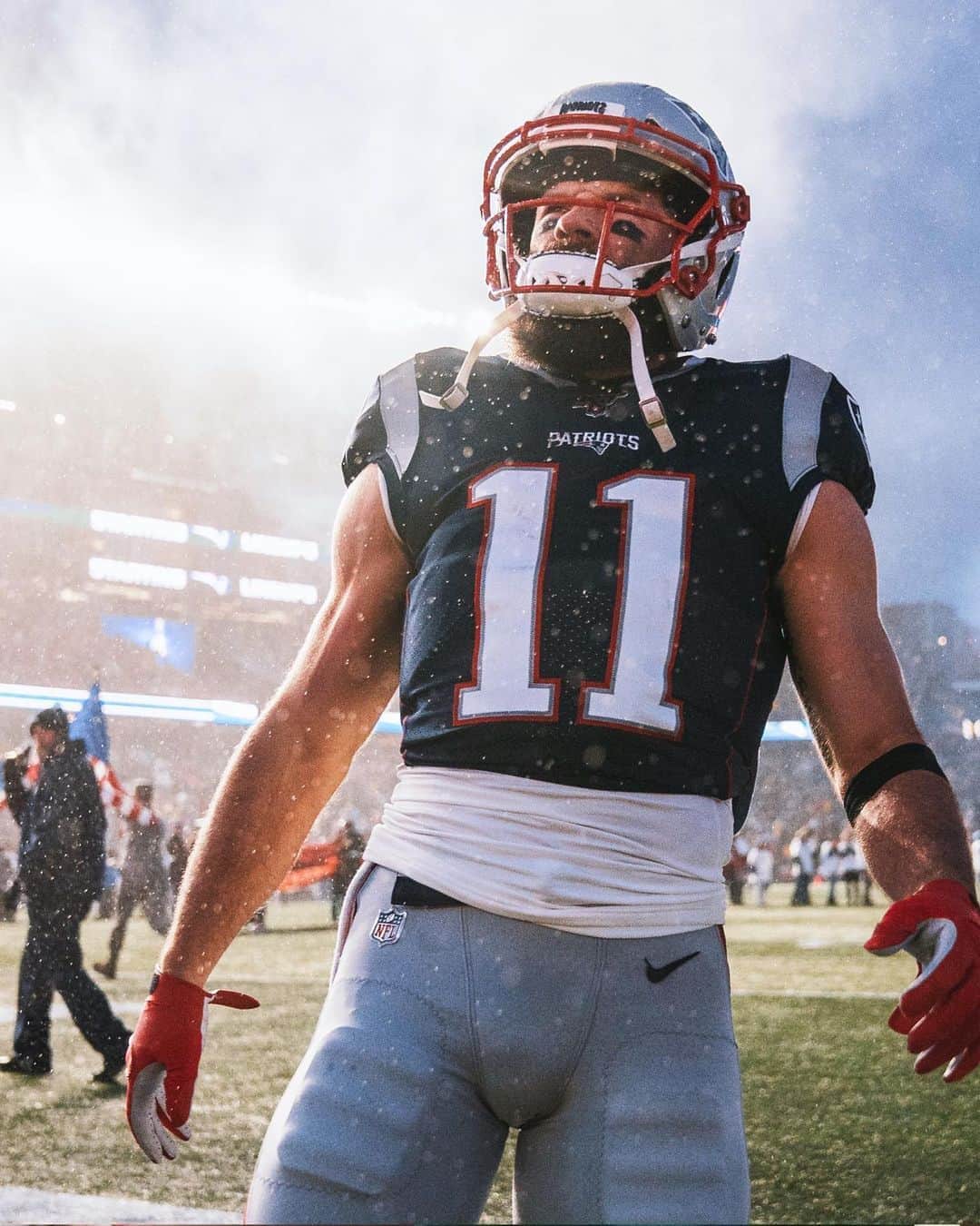 ジュリアン・エデルマンのインスタグラム：「Pats Nation, with the news yesterday, I can see why some of you are disappointed and frustrated. Without a doubt it’s going to be different this September without every single one of you cheering us on. But don’t you worry... we’ll be right here when you get back. #LFG  🏟 🐿」