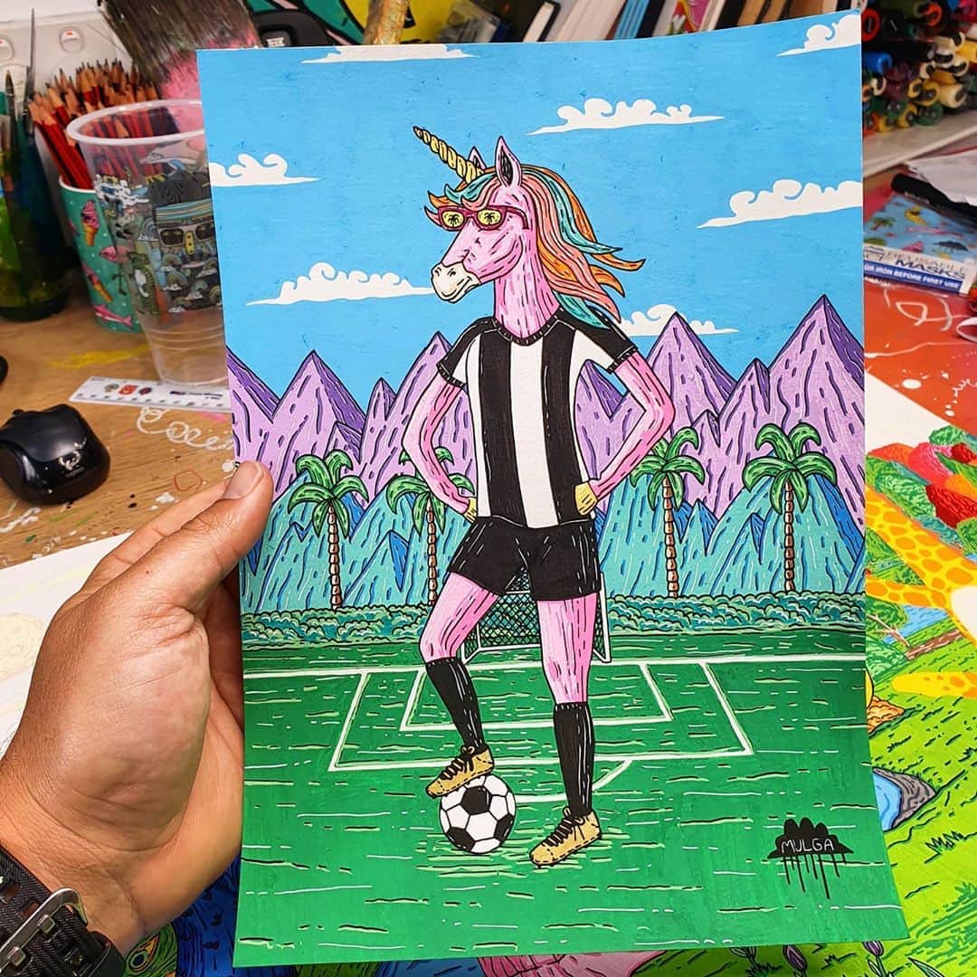 MULGAさんのインスタグラム写真 - (MULGAInstagram)「Pearl turns 11 today and for her birthday artwork she requested a unicorn soccer player wearing her team colours.⁣ ⁣ The story of Pearl the Soccer Unicorn⁣ ⁣ Once there was a unicorn called Pearl and she was pretty good at soccer. She played centre forward and scored heaps of goals and at the time of writing hadn't even lost one game this season. Sometimes when she went to do a header it wouldn't work out too well because she had a horn sticking out of her noggin and the ball would get punctured and get stuck on her horn and play would have to stop and everyone would get annoyed but then afterwards Pearl would invite everyone back for milkshakes at her rainbow castle in the sky and all would be well. ⁣ ⁣ The End⁣ ⁣ #mulgatheartist #unicorn #unicornart #soccerart #footballart #unicornartwork」8月20日 6時54分 - mulgatheartist