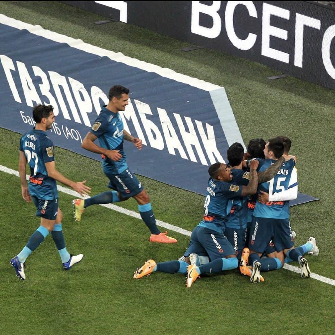 マウコム・フィリペ・シウヴァ・デ・オリヴェイラのインスタグラム：「Grande vitória +3 , glória a Deus 💙🤍👏🏾👏🏾🎉🎉 #davaizenit」
