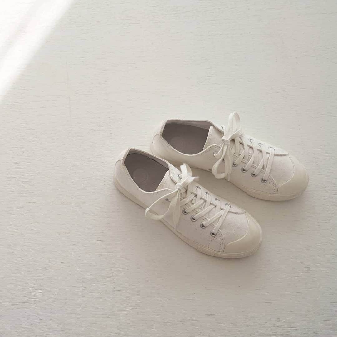MUJI USAさんのインスタグラム写真 - (MUJI USAInstagram)「Designed with versatility and comfort in mind.  The Water Repellent Sneaker can be worn year round for errands and the day to day.  #muji #mujiusa #sneakers #apparel」8月20日 7時05分 - mujiusa