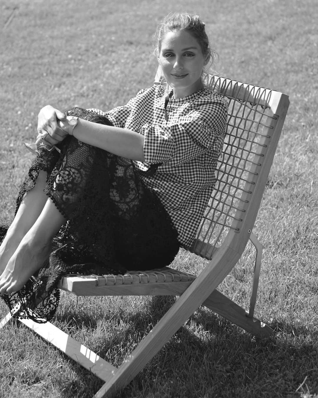 ヨハネス・ヒューブルさんのインスタグラム写真 - (ヨハネス・ヒューブルInstagram)「Olivia on the Cover of Hamptons Magazine, photographed in her own collection by me in Amagansett, NY.」8月20日 7時27分 - johanneshuebl