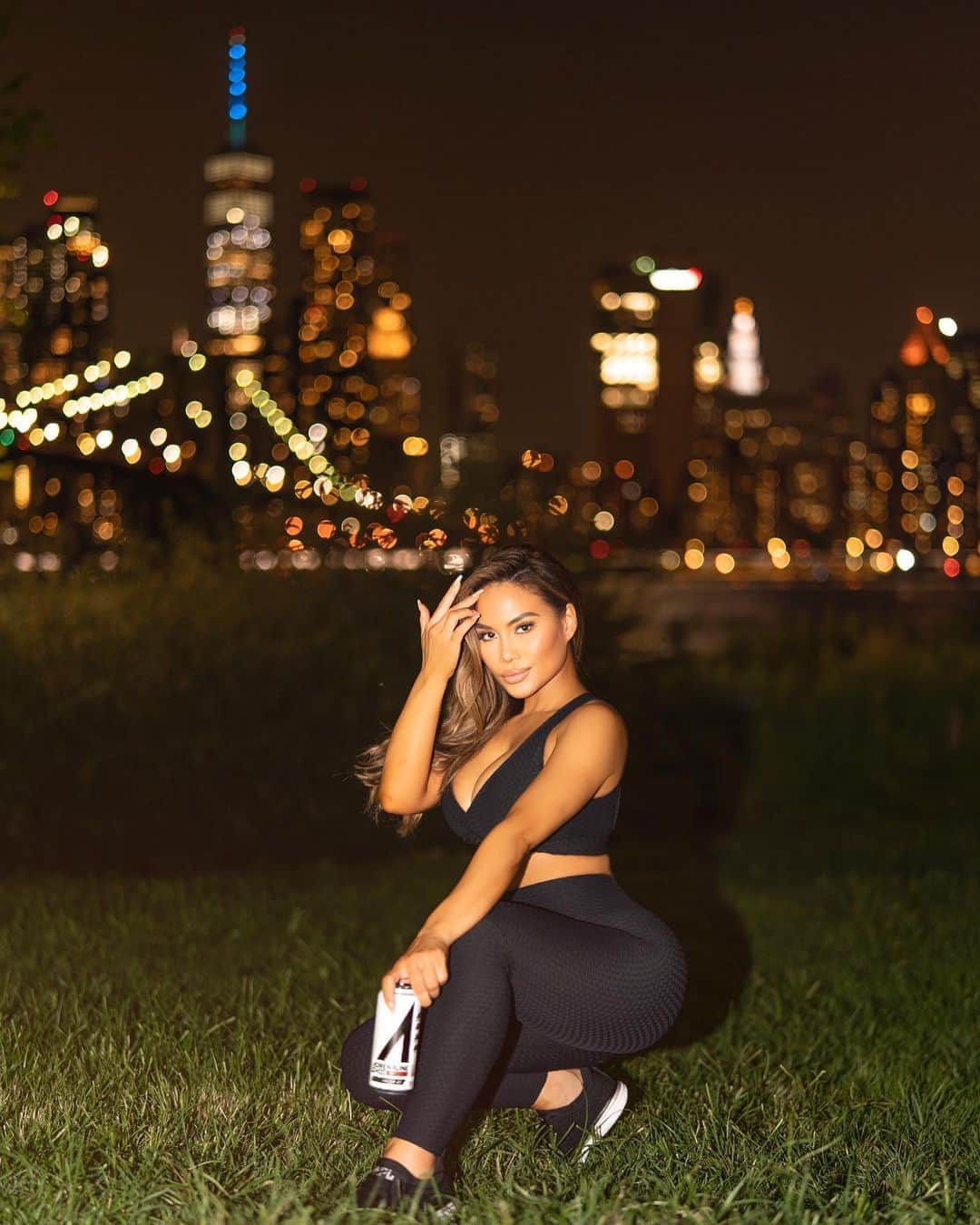 ダフネ・ジョイのインスタグラム：「Come alive in the night time w @ashocenergy #ashocenergy Live a healthy lifestyle & reap the benefits! 💪🏽」