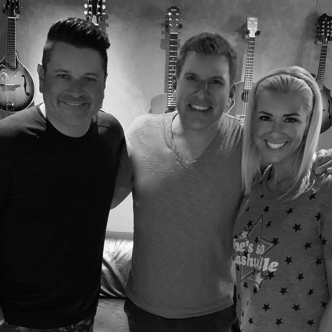 トッド・クリスリーさんのインスタグラム写真 - (トッド・クリスリーInstagram)「I am joined by special guests @jaydemarcus and @allisondemarcus We talk about the DeMarcus's new show and I offer advice on how to be a reality star.  #chrisleyconfessions   Join in the conversation! Call and leave a message: (931) 674-1672」8月20日 7時37分 - toddchrisley