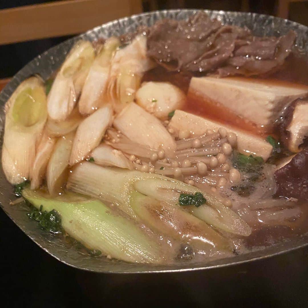 水木一郎さんのインスタグラム写真 - (水木一郎Instagram)「すき焼き小鍋。注文する時はいつも長ネギいっぱい入れてもらいます。 #dinner  #すき焼き小鍋  #長ネギ大好き  #水木一郎」8月20日 7時45分 - ichiromizuki