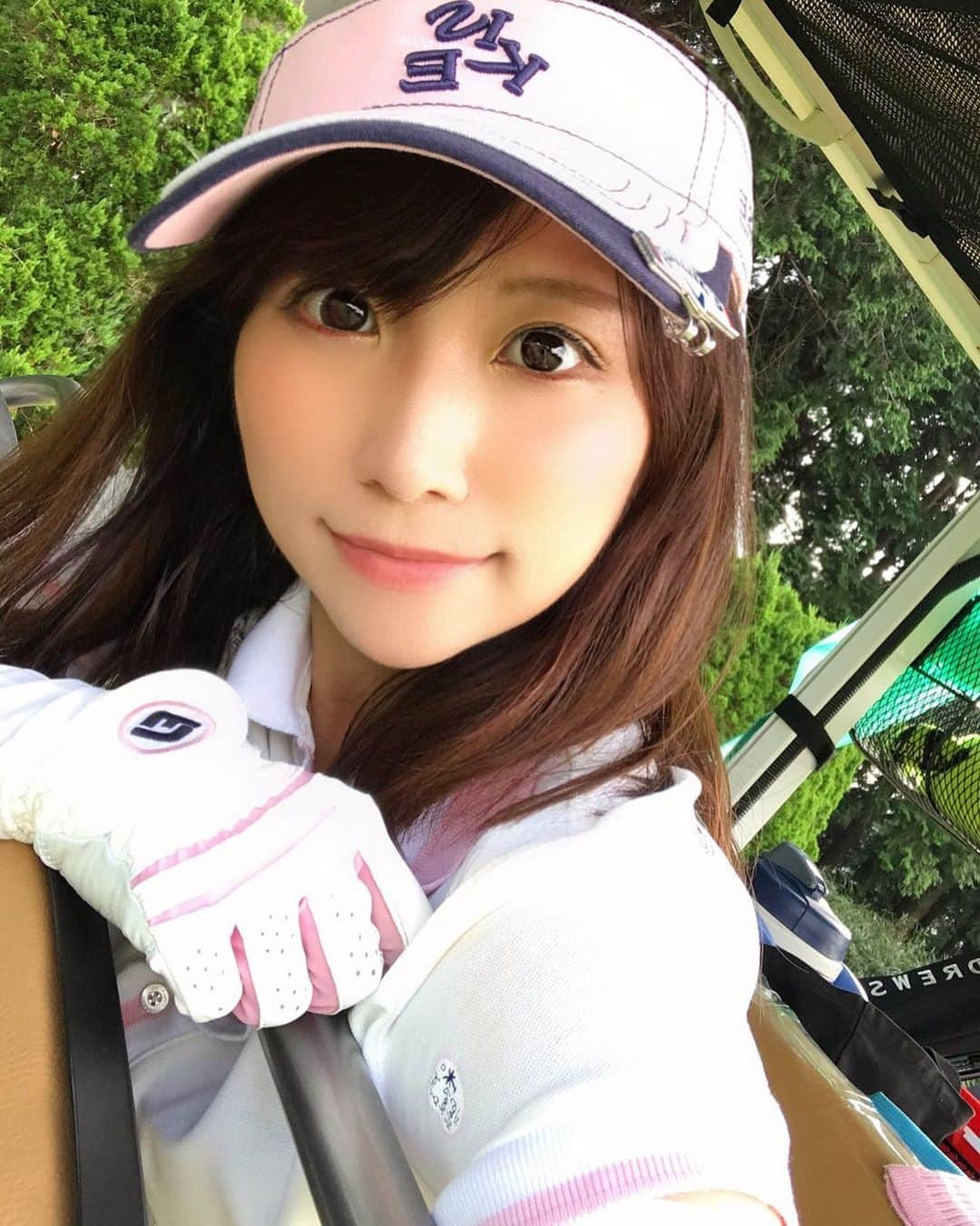 MOMOのインスタグラム：「今日も朝からラウンド🏌️‍♂️♫ Jun&ropeのウェアを着ました💕 鹿さんがたくさんいるという噂の#愛鷹シックスハンドレッドクラブ ⛳️ 鹿さんに会いたい😍😍笑  #ゴルフ女子 #ゴルフウェア #ゴルフコーデ #ゴルフ好きな人と繋がりたい #ゴルフ好き #ゴルフ初心者 #サマンサタバサゴルフ #キャロウェイ #ゴルフ男子と繋がりたい #ゴルフ練習 #ゴルフ場 #golf #golfwear #ラウンド #サマンサタバサゴルフ #ビール　#beer #ゴルフ上手くなりたい #ゴルフコース #ラウンド仲間募集 #スイング動画 #ゴルフ練習 #目黒ゴルフ #ゴルジョ #ゴルジョモ #golfgirl #golfswing #골프 #golfstagram #150cmコーデ #みんなのゴルフ女子」