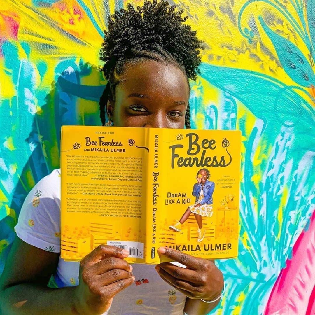 カルーシェ・トランさんのインスタグラム写真 - (カルーシェ・トランInstagram)「@mikailasbees has been in “buzzness” for 10 years, yet she’s only 15! Learn about Mikaila Ulmer’s successes with her lemonade brand sold in over 40 states in her new book,#BeeFearless...part memoir, part business guide. A true Queen on the rise 👑#SUPPORTBLACKBUSINESS」8月20日 8時33分 - karrueche