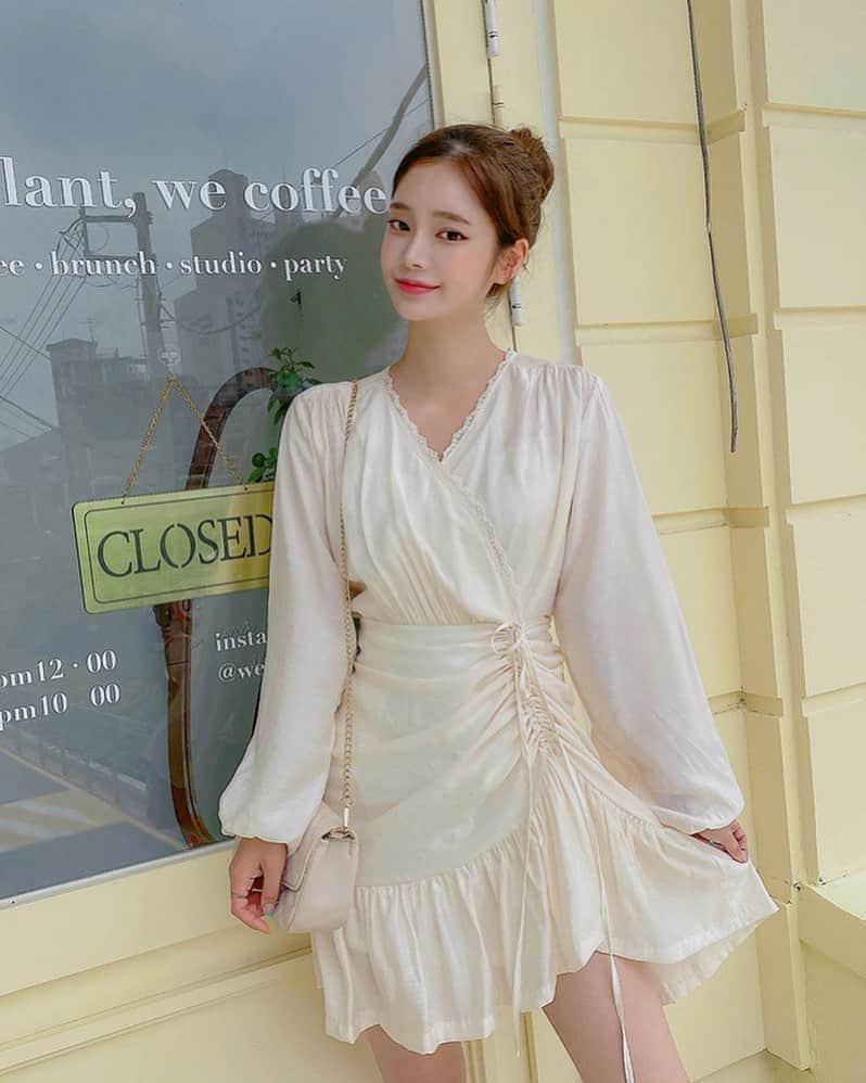 Chuuのインスタグラム：「허리라인 잘 잡아줘서 슬림해보이는 원피스가 업뎃되어써요!✨여리여리한 느낌이 좋다면 요고 완전 추천쓰💛」