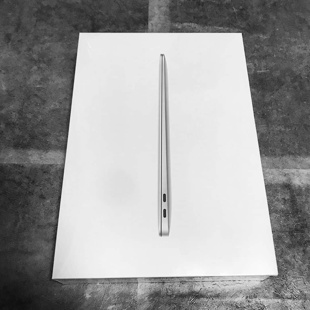 宇野薫のインスタグラム：「MacBook Air   #macbookair #Apple」