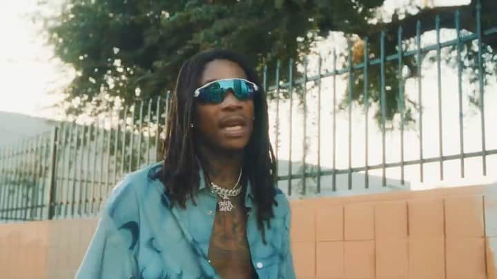 ウィズ・カリファのインスタグラム：「Slim Peter Video out now 🧨 #taylorgang #bigpimpin」