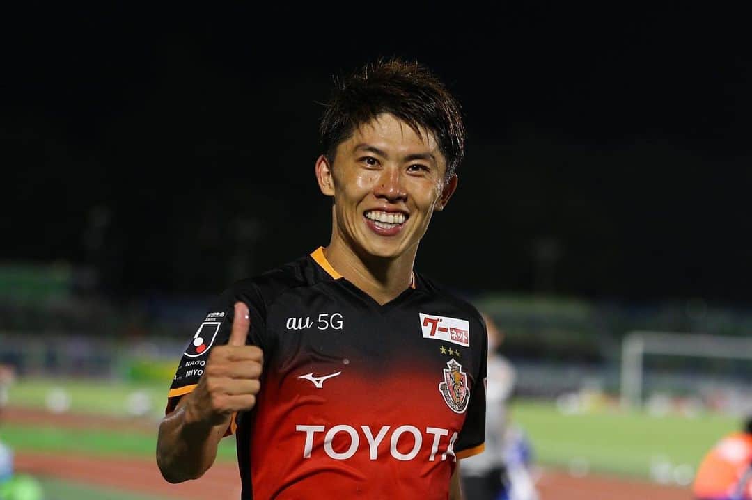 太田宏介のインスタグラム：「『湘南戦』 最後の最後まで諦めないことが本当に大事ってことに改めて気づかされた試合でした。 難しい試合だったけど、とにかく勝ち点3取って帰ることができて良かった！ 試合勘だったり、コンディション含めまだまだですが、チームに貢献できるように引き続き頑張ります💪🏻 応援ありがとうございました！ #grampus  #太田宏介」