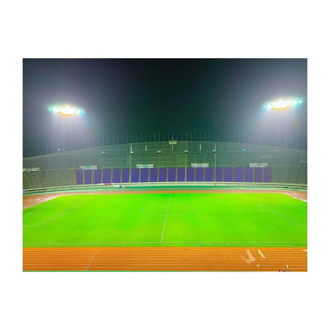 のインスタグラム：「サンフレッチェ広島 vs FC東京 Jリーグ公式映像DAZNで実況を担当しました。 壮絶な撃ち合いでした。 前半終了時点で2-3東京リード。 後半AT、土壇場で追いついた広島。 3-3のドローゲームとなりました。 試合終了後、撤収作業も終えた哀愁漂うエディオンスタジアムです。 #Jリーグ #DAZN #実況 #サンフレッチェ広島  #fc東京」