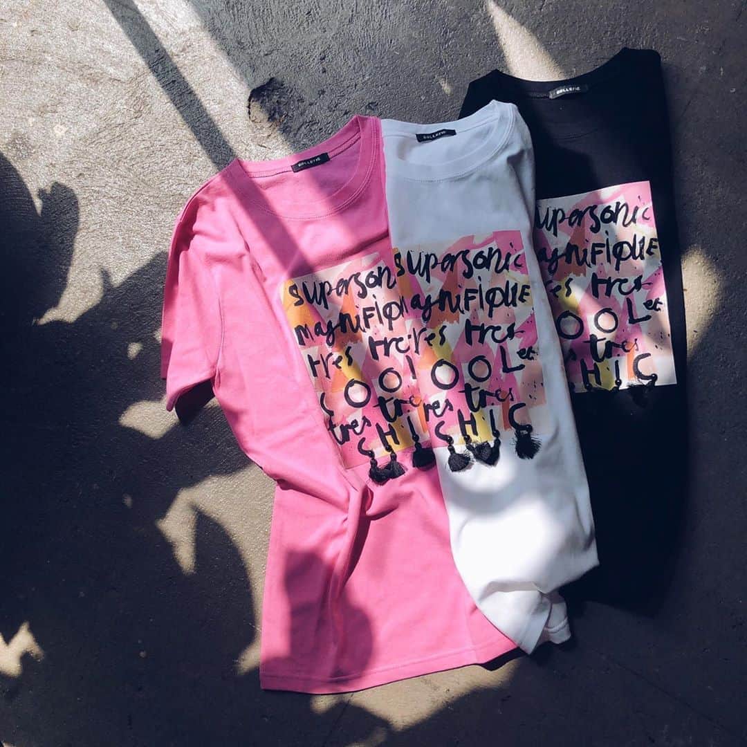 のインスタグラム：「#Tshirt﻿ ————————————﻿ ﻿ ☑︎ Square Print Fringe T-shirt (¥4,990+tax → ¥3,990+tax)﻿ ﻿ カラフルな色使いが印象的なプリントTシャツ。﻿ ロゴ×フリンジを施した遊び心あるデザイン。シンプルなボトムスと合わせてまとまりのある着こなしに◎﻿ マンネリしがちのTシャツもカラーを取り入れてアップデート＊ ﻿ ﻿ ————————————﻿ #お問い合わせ番号w1745」