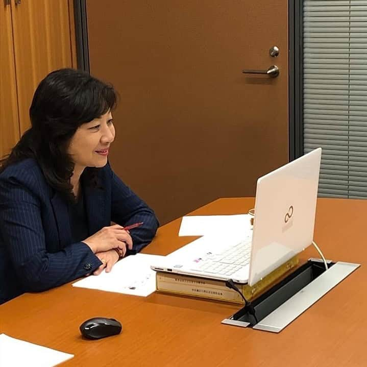 野田聖子さんのインスタグラム写真 - (野田聖子Instagram)「本日山口県の社会福祉法人青藍会「医療型児童発達支援センター竣工記念講演会」として、オンラインで講演をいたしました。 医療的ケア児の母としての私の体験を会場の皆さまと共有でき、オンラインでの講演ながら、皆さまの温かい思いが感じられ、胸が熱くなりました。 どうぞ、このセンターが医療的ケア児の発達の場として、またそのご家族の拠り所として、地域のみなさまと共に発展していかれることを心からお祈りしております。 今日は素晴らしい機会をいただき、本当にありがとうございました。 #医療的ケア児 #発達支援」8月20日 18時44分 - seiko.noda