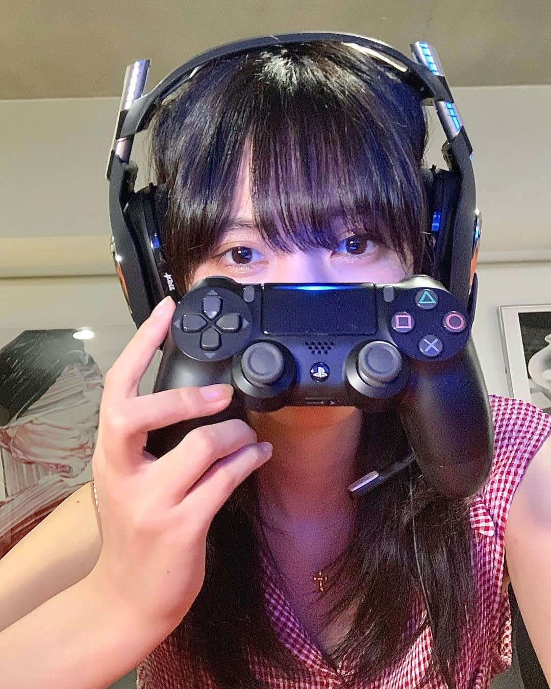 きなりのインスタグラム：「昨日始まったYouTube、見てくれた皆さまもチャンネル登録してくれた皆さまありがとうございます🥺❤️ 明日の20時から生配信するので是非見に来てください🔥みんなで楽しめる動画にしていきたいな〜！ #YouTube #apexlegends」