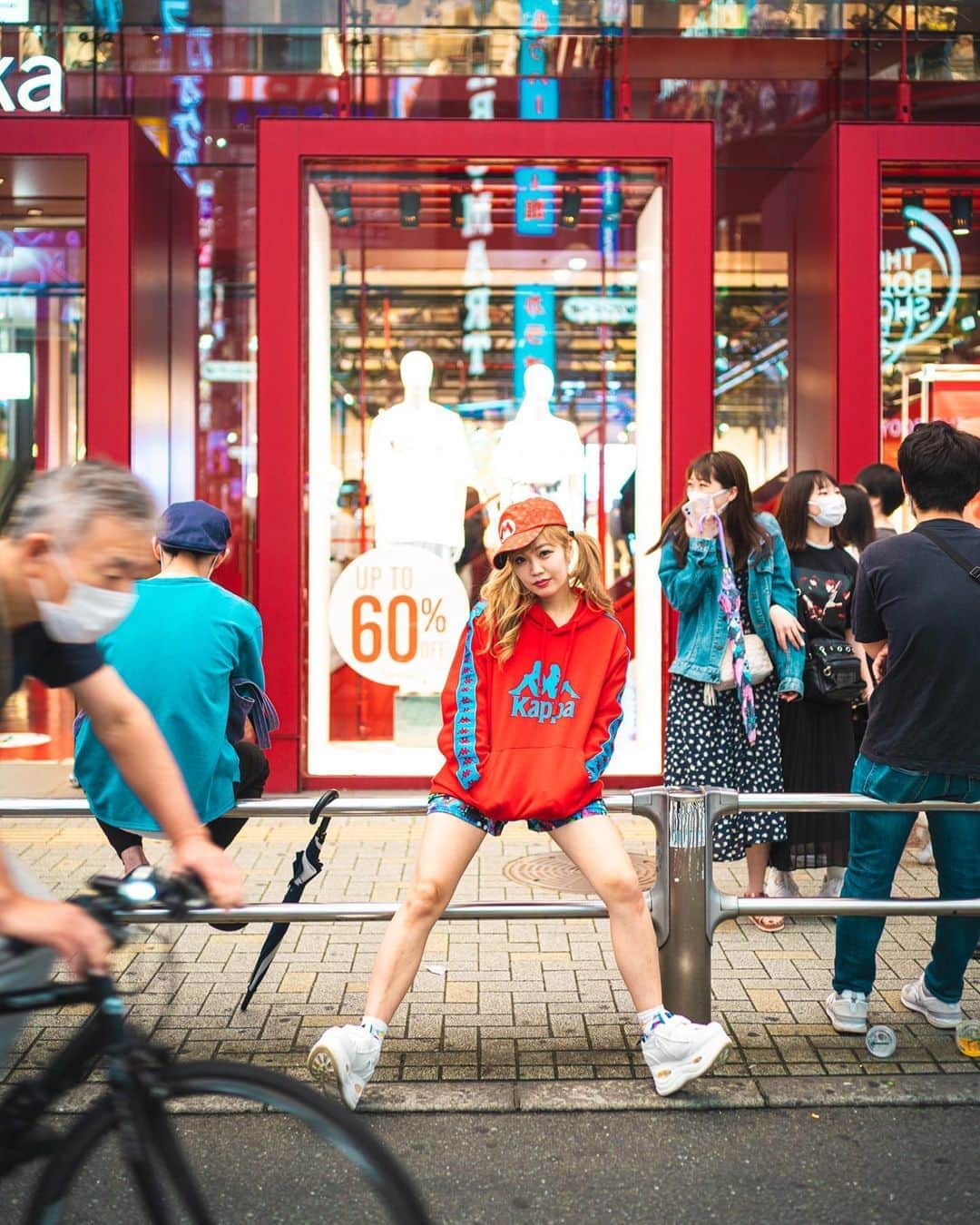 のインスタグラム：「red in red. . . . . #shibuya  #bershka  . . . model: @asachill」