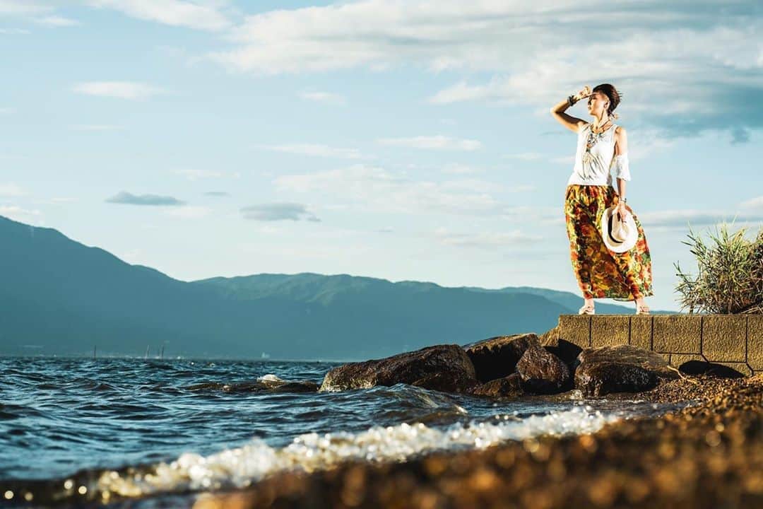 真矢さんのインスタグラム写真 - (真矢Instagram)「・﻿ ・﻿ あぁ。。。﻿ ﻿ 本当に私の夏はもう終わってしまうのか⁉️😭﻿ ﻿ 嫌だ‼️﻿ ﻿ もっと遊びたい😭‼️‼️‼️﻿ ﻿ ﻿ 本日もPCとスマホと睨めっこ中。。。😞﻿ ﻿ ﻿ ﻿ Model : MAYA﻿ Photo : Yusuke Origuchi﻿ ﻿ ﻿ ✴︎﻿ ✴︎﻿ #portrait #photoshoot  #biwako #琵琶湖 #sunset #goldentime  #model #maya #真矢 @smile_mayaya  #photographer #yusukeoriguchi #折口祐介 @tetsu24_rd」8月20日 18時50分 - smile_mayaya