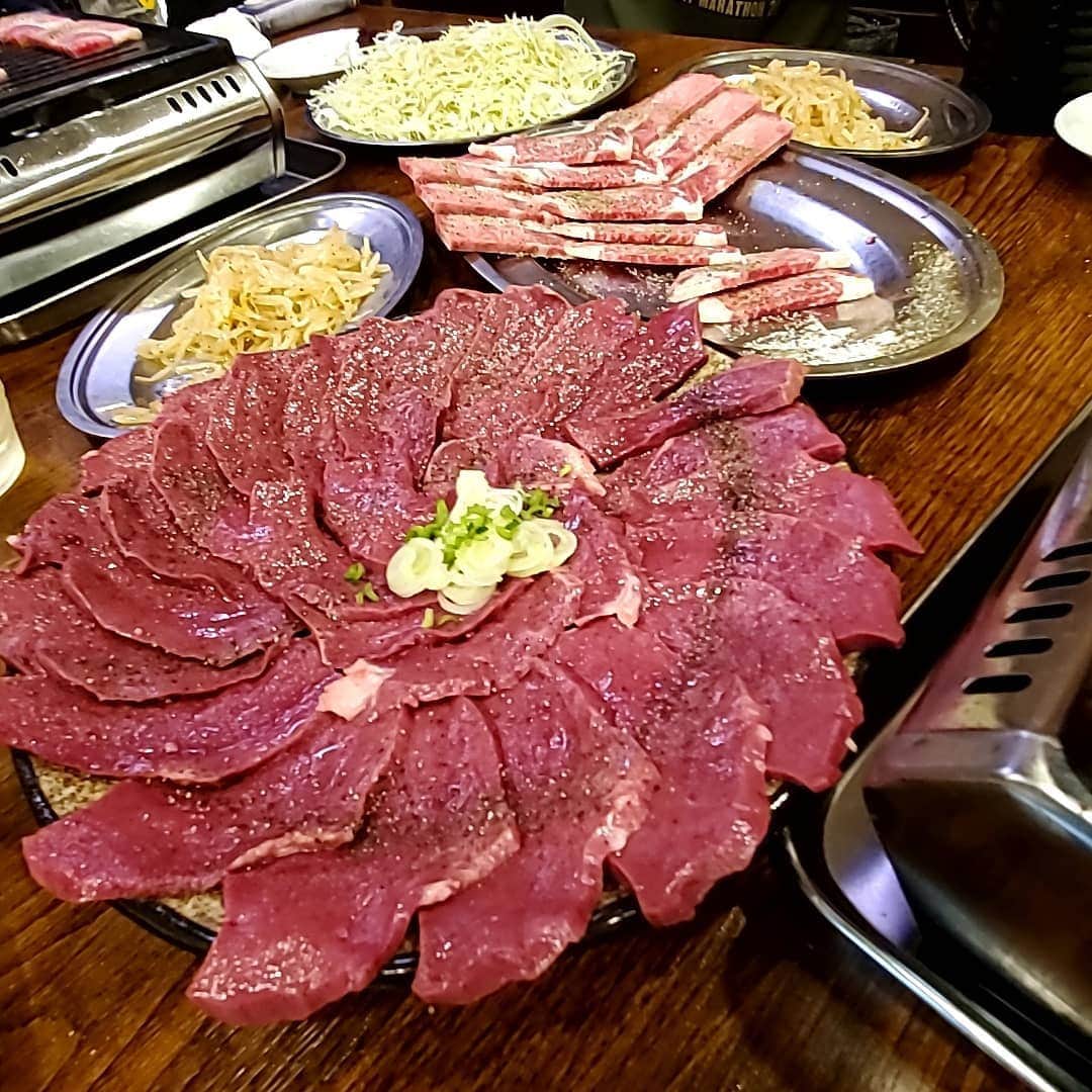 緑川創さんのインスタグラム写真 - (緑川創Instagram)「㈲中鉢工務店の中鉢社長に北京連れてって頂きました😆 いつも最高な肉をいっぱい食わせてもらった🥩✨ まかないのカレーがめちゃくちゃうまい！！  Wine house Akariのオーナーと応援してもらってる方もご一緒に😁  いつもありがとうございますm(_ _)m 御馳走様でした。  中鉢社長がMOB STYLEで作られたTシャツ！！ 昨日、着ていったら中鉢さんと被ってて写真撮ろうとしてたのに酔っぱらって忘れてしまったw  うちのニーガンくんと一緒に載せちゃう😊」8月20日 18時58分 - tsukuru5102