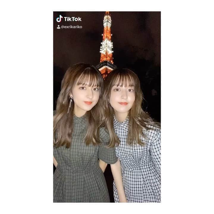 のインスタグラム：「. tiktok更新しました🗼 東京タワー綺麗だった〜 #りかりこ #双子 #東京 #東京タワー #日本 #twins #japan #tokyo #tiktok」