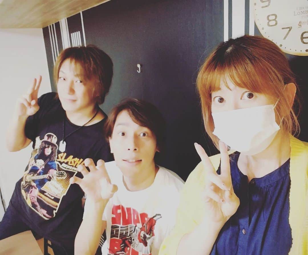 谷本貴義のインスタグラム：「今日はこのメンバーでミーティング♪ ナントかれこれ半年以上会ってないことが発覚し驚愕しまして。しかしその分、超☆スーパー楽しい企画になったのでお楽しみってことでー！  #五條真由美 #YOFFY #dragonsoul #sbdh」