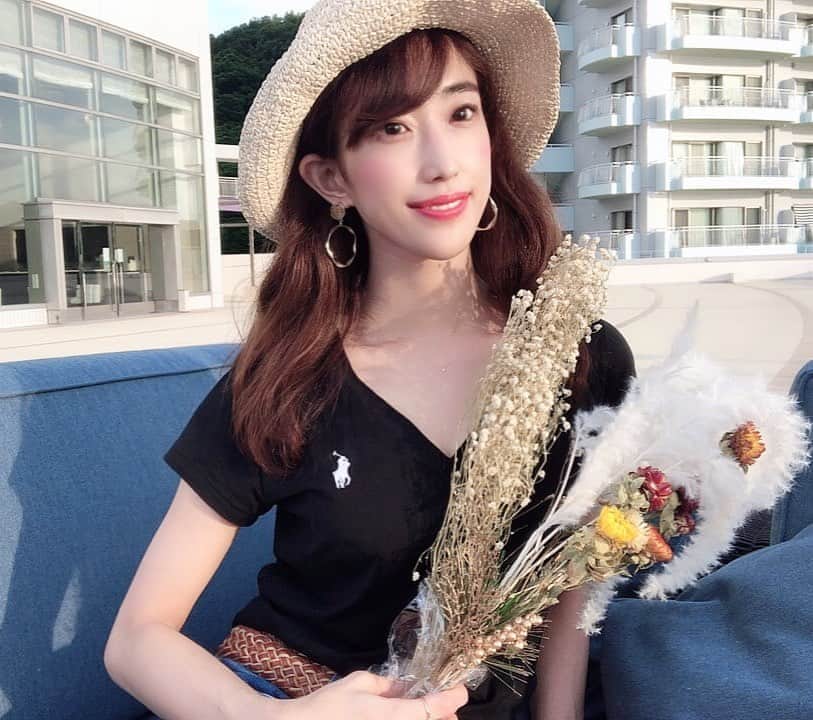 近藤夏奈のインスタグラム：「明日も午後5時から午後7時🕔﻿ ウメダfmbehappy789 『Be Sports! Friday』🧘‍♀️🌈﻿ 2時間生放送です🗣﻿ 私のストーリーからも聴いてもらえます◎﻿ ﻿ ﻿ 明日のメッセージテーマは﻿ 『好きな花」🌻💐です﻿ ﻿ ﻿ 今、あなたが聴きたい曲は何ですか？🎧﻿ メッセージと共に曲のリクエストもおまちしてます💗 　🏃‍♂️番組名『Be Sports! Friday』を選択してね!﻿  #ウメダfm#ウメダfmbehappy789#梅田#ラジオ  #ラジオパーソナリティー#リポーター」