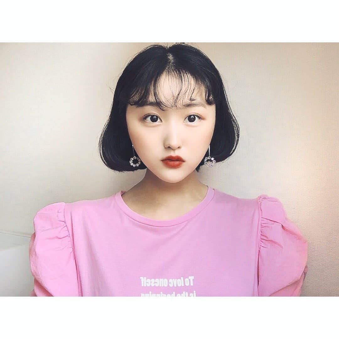 のインスタグラム：「💓 最近、前髪ワカメ 肩幅広く見える服好き🙂  #얼스타그램 #셀스타그램 #일본인 #옷스타그램  #일본사람 #코디 #코디스타그램 #일상스타그램」