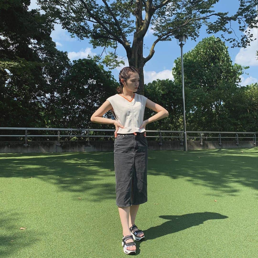 RUNA（竹田瑠奈）さんのインスタグラム写真 - (RUNA（竹田瑠奈）Instagram)「🧡🧡🧡﻿ ﻿ ﻿ #ルナシフク﻿ #tops #atomos #atmospink #skirt #zara #shoes #candystripper #髪の毛アレンジ #ヘアアレンジ #三つ編みアレンジ #オールバック #ootd」8月20日 19時07分 - runacccc