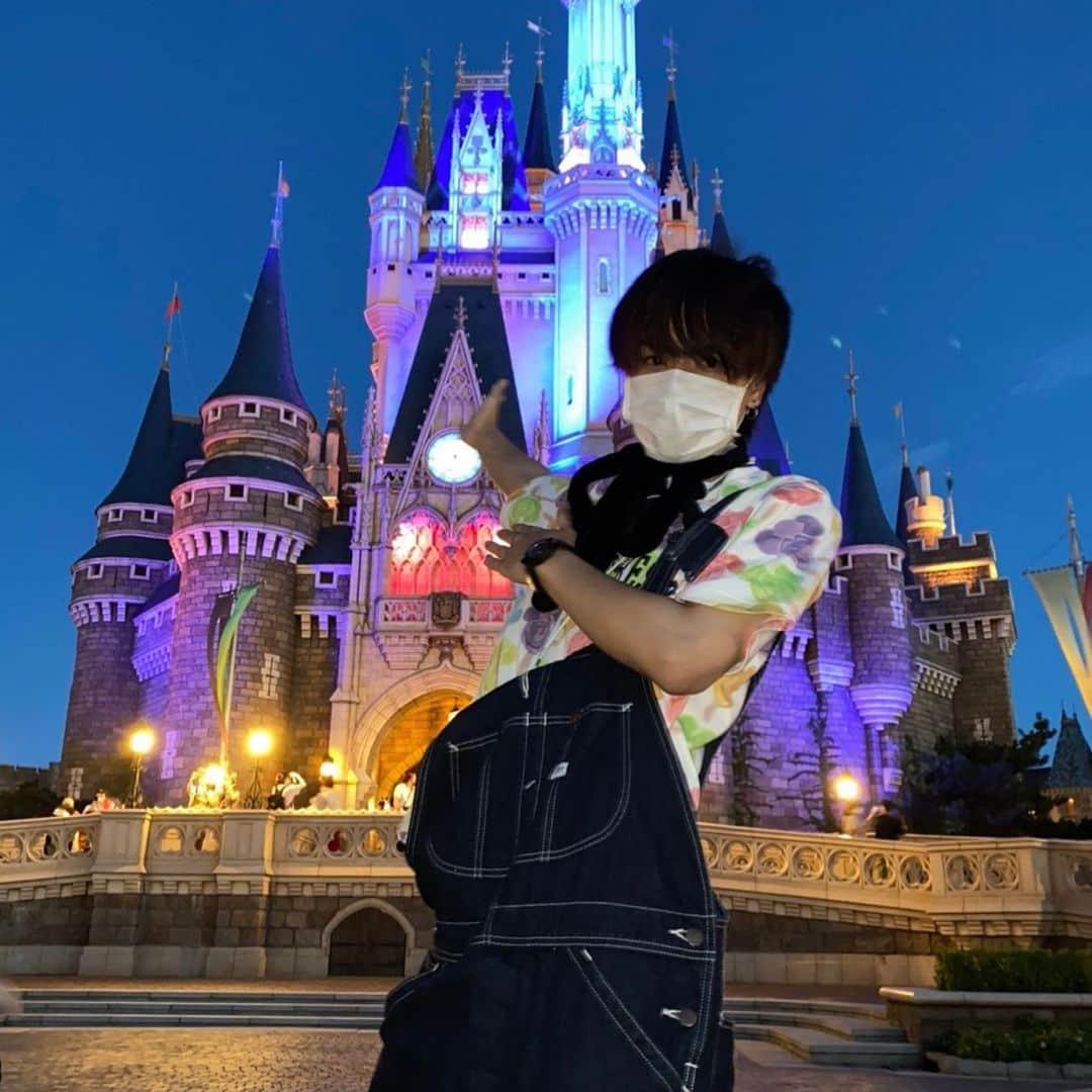 森長一誠のインスタグラム：「シンデレラ城綺麗だった🥺#disney #夢の国」