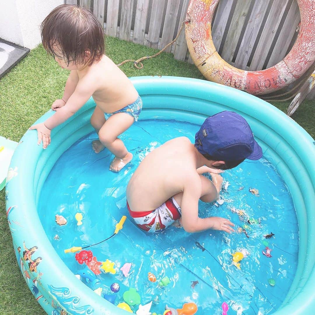 神戸蘭子さんのインスタグラム写真 - (神戸蘭子Instagram)「今日はついてない…  ピアス、サンダル壊れて。 車まで動かなくなりました💦  #ついてない  #暑い　#水遊び　#お家でプール　#子供との時間  #ママライフ　#2人育児　#男の子ママ」8月20日 19時30分 - ranran0414